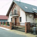 Energeticky úsporné řešení pro garážová vrata: Solární pohony, izolace a další tipy na snížení nákladů
